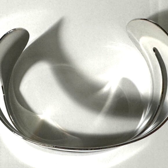 Smooth Fashion Cuff Bracelet - Picture 3 of 4